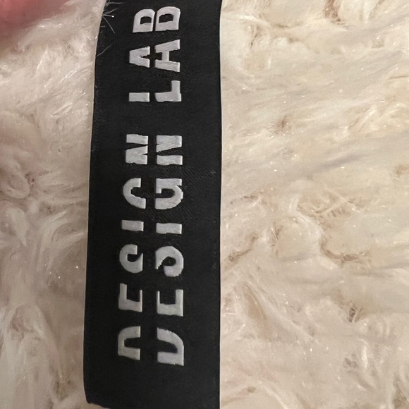 LORD & TAYLOR Design Lab Women’s Cascade Open Front Faux Shearling Vest Size L - Picture 3 of 4